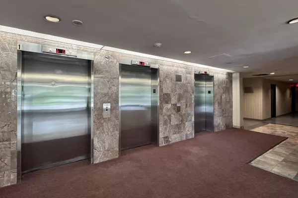 Toronto W10, ON M9V 5G8,3 Rowntree RD #1406