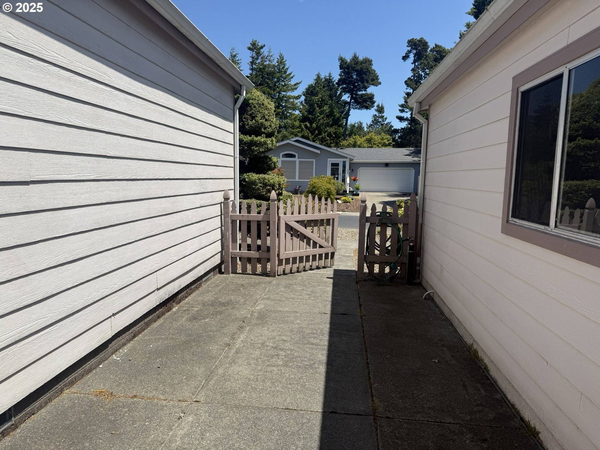 Florence, OR 97439,507 ROBIN LN