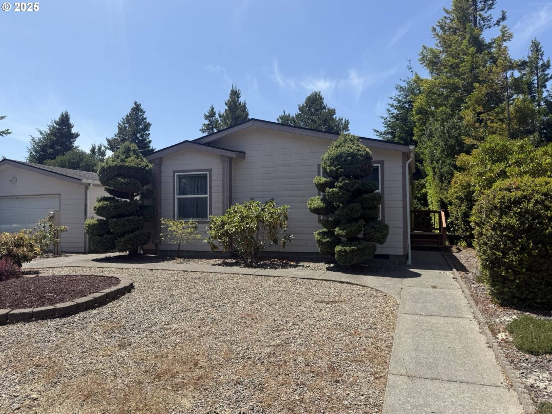 Florence, OR 97439,507 ROBIN LN