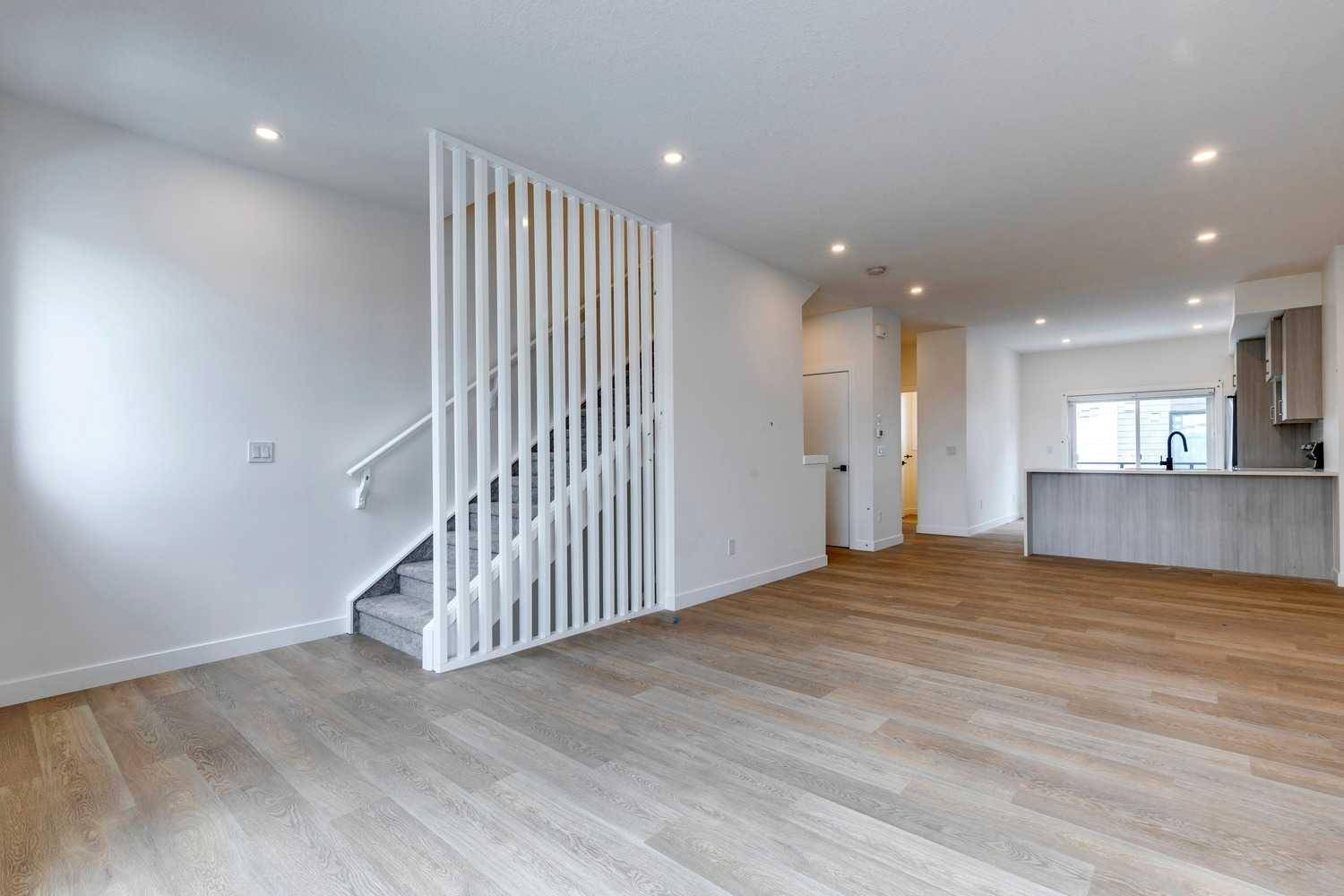 Calgary, AB T3M 3W9,903 Mahogany BLVD #13