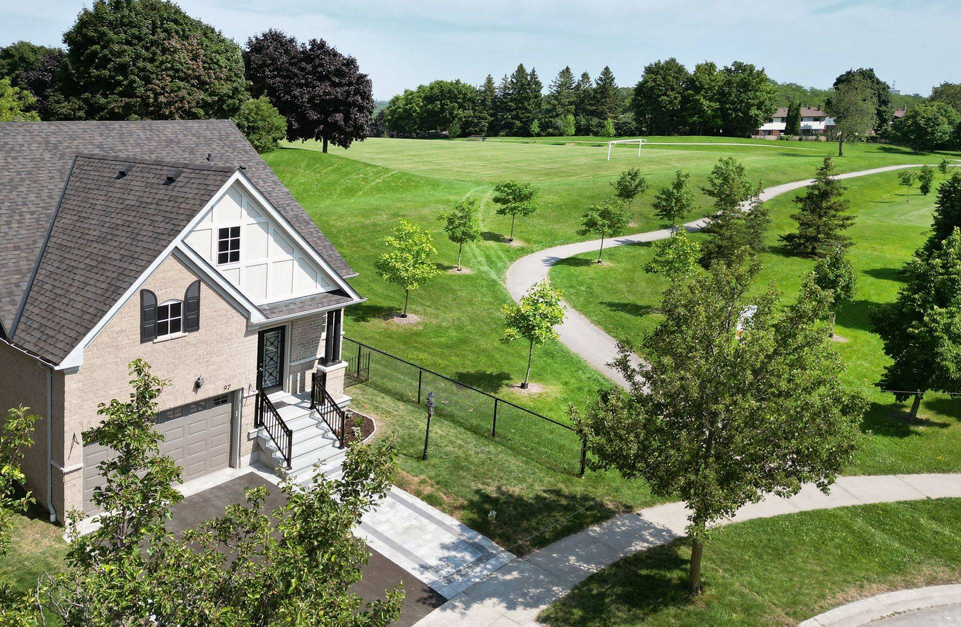 97 Mackey DR, Whitby, ON L1P 1R5