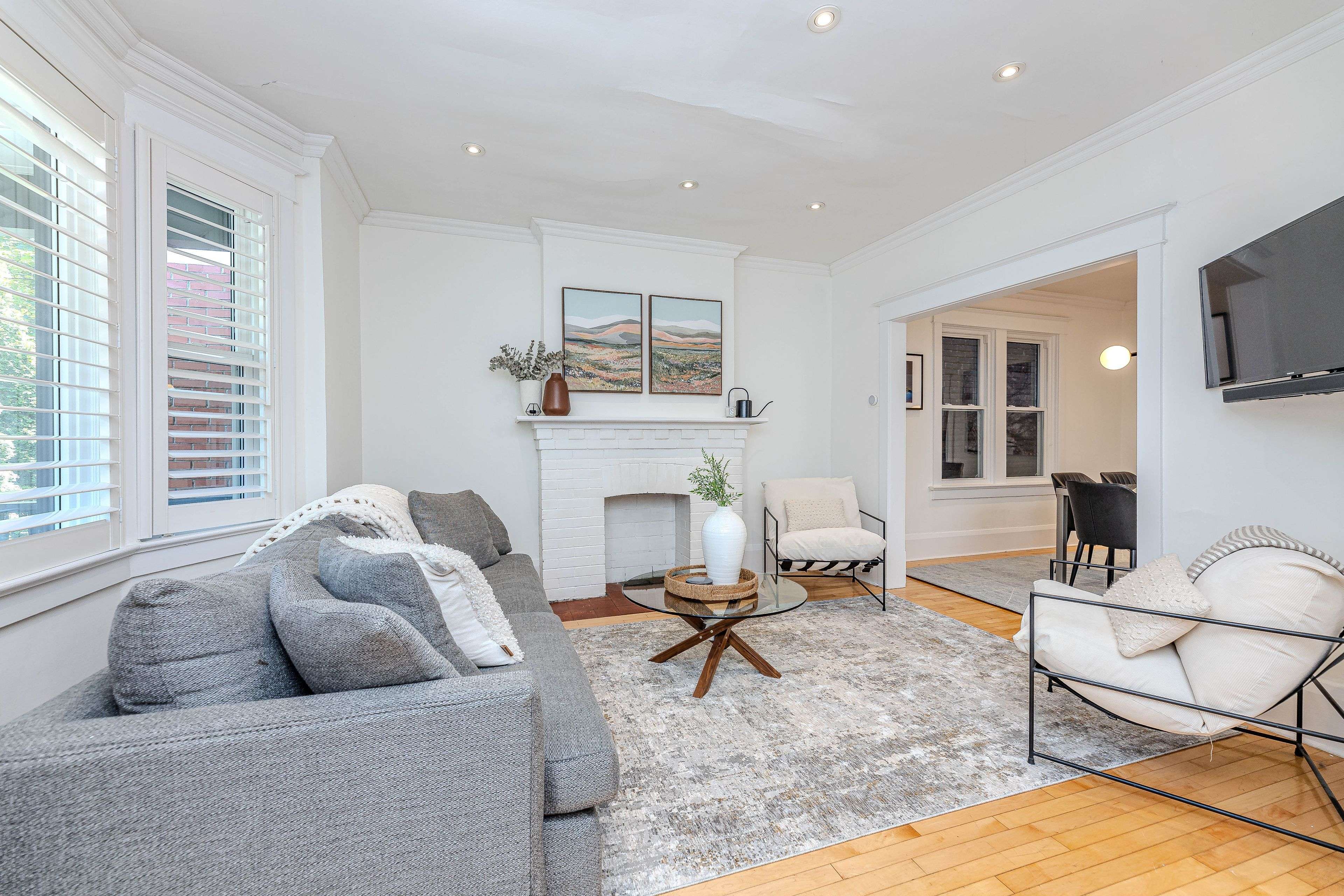 Toronto E01, ON M4J 4V4,156 Parkmount RD