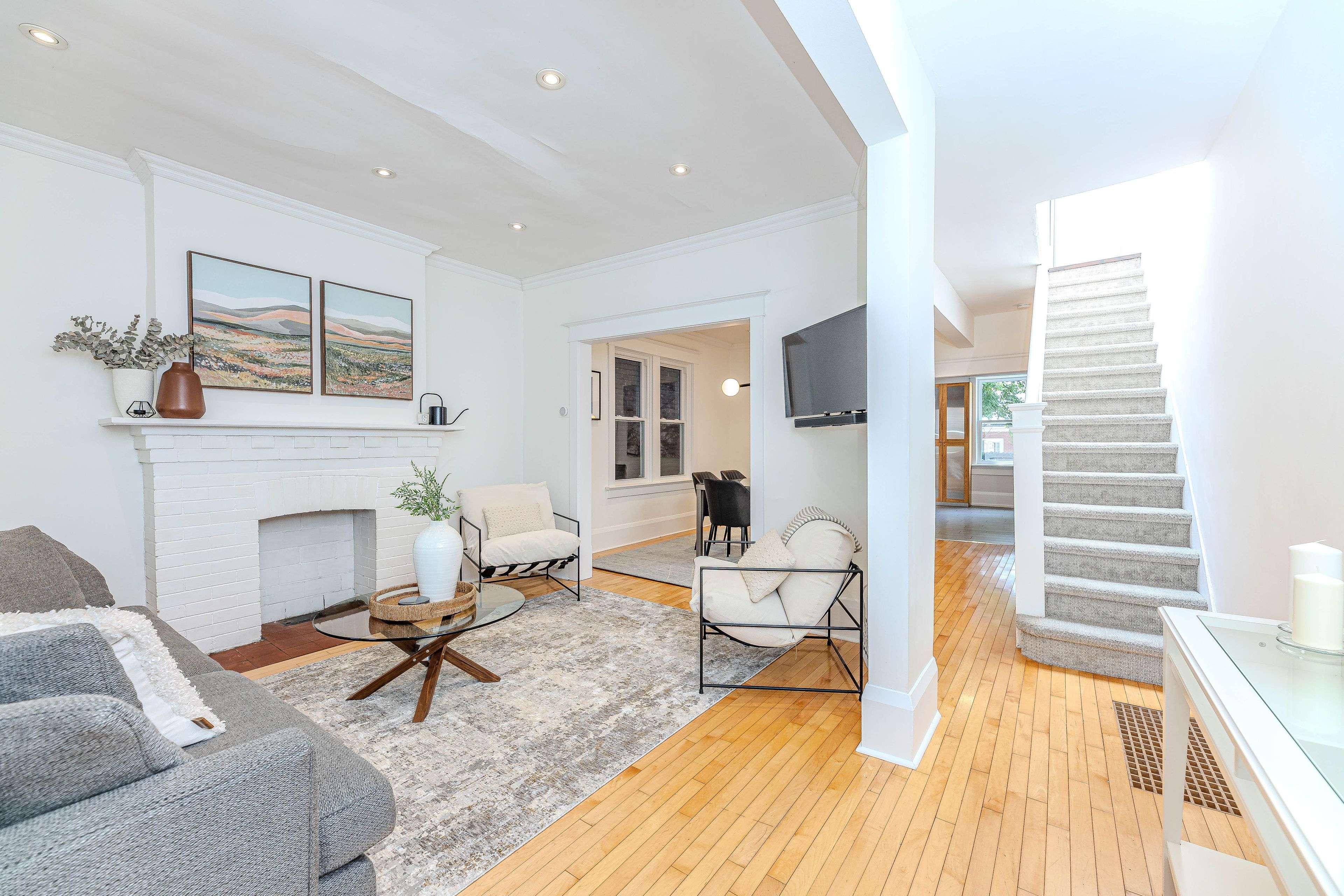 Toronto E01, ON M4J 4V4,156 Parkmount RD