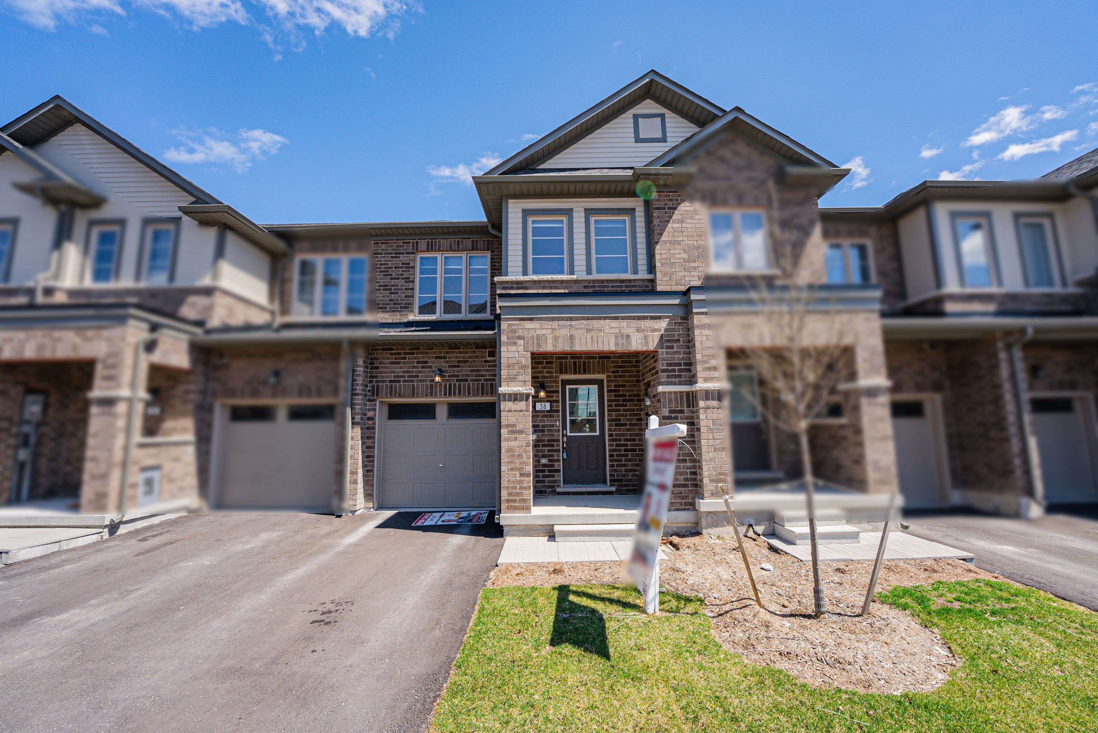 Clarington, ON L1E 2S2,38 Senay CIR W