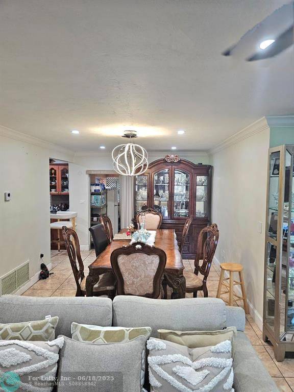 Miami, FL 33162,565 NE 160th St