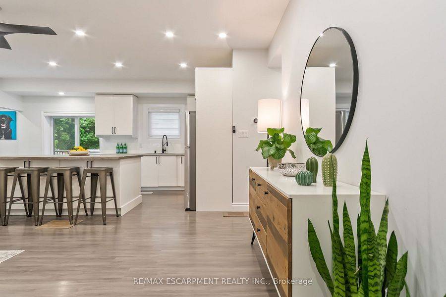 Oakville, ON L6K 3E6,354 Bartos DR