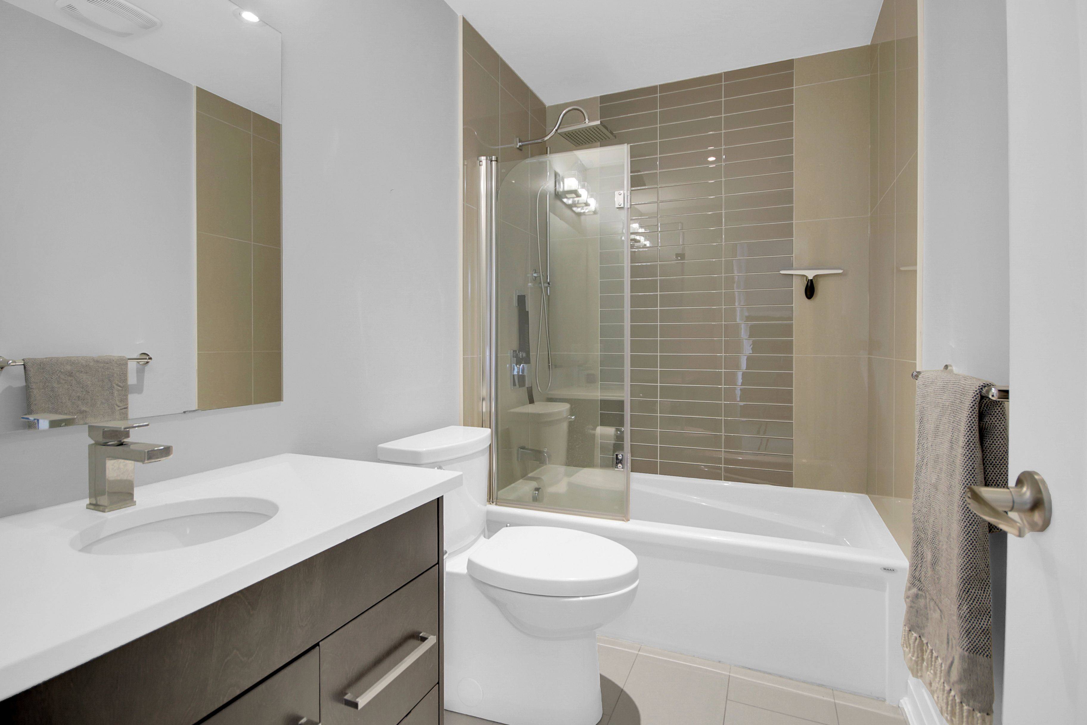 West Centre Town, ON K1Y 1T5,65B Pinhey ST