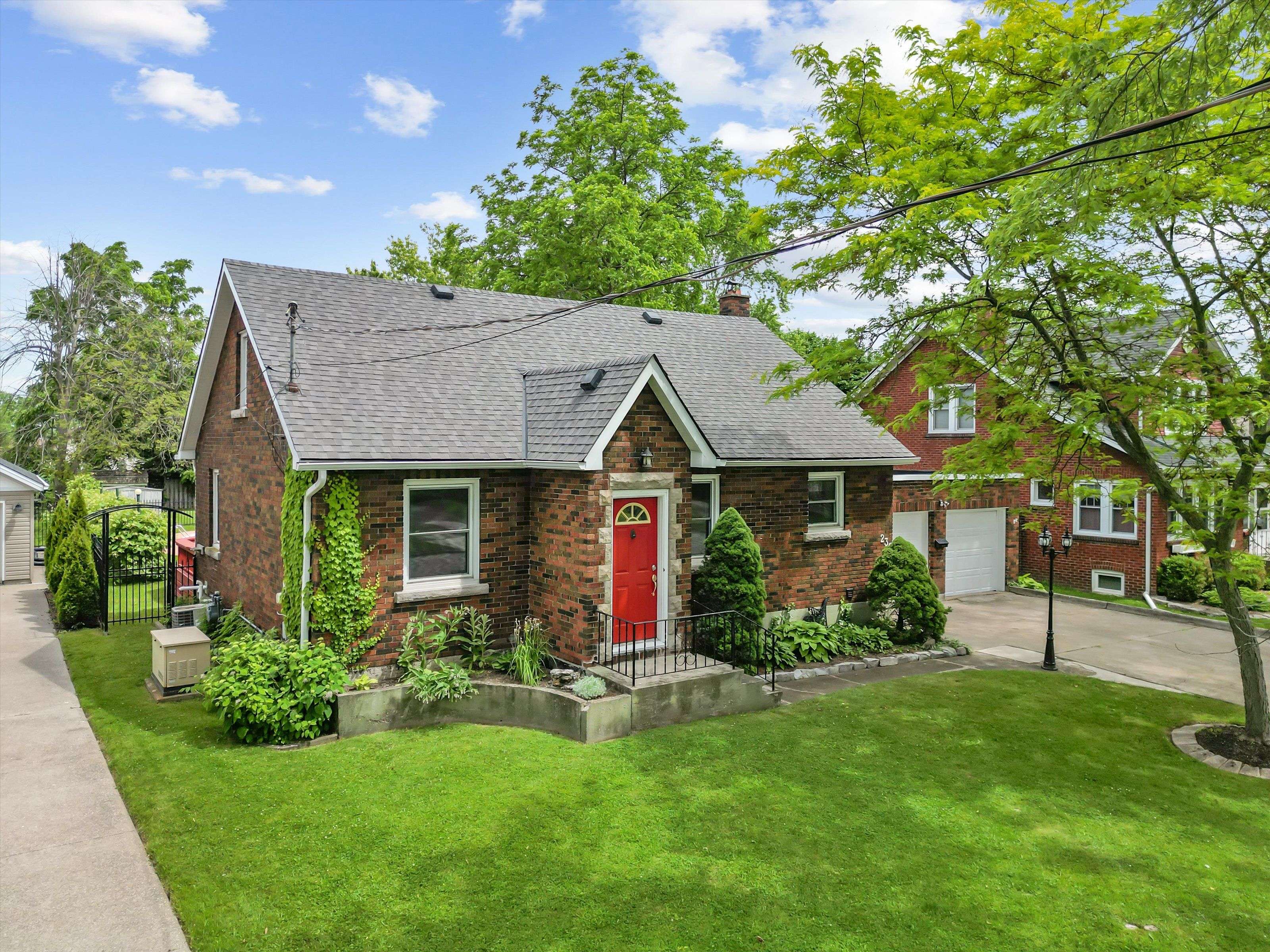 236 HIGHLAND AVE, Fort Erie, ON L2A 2X7