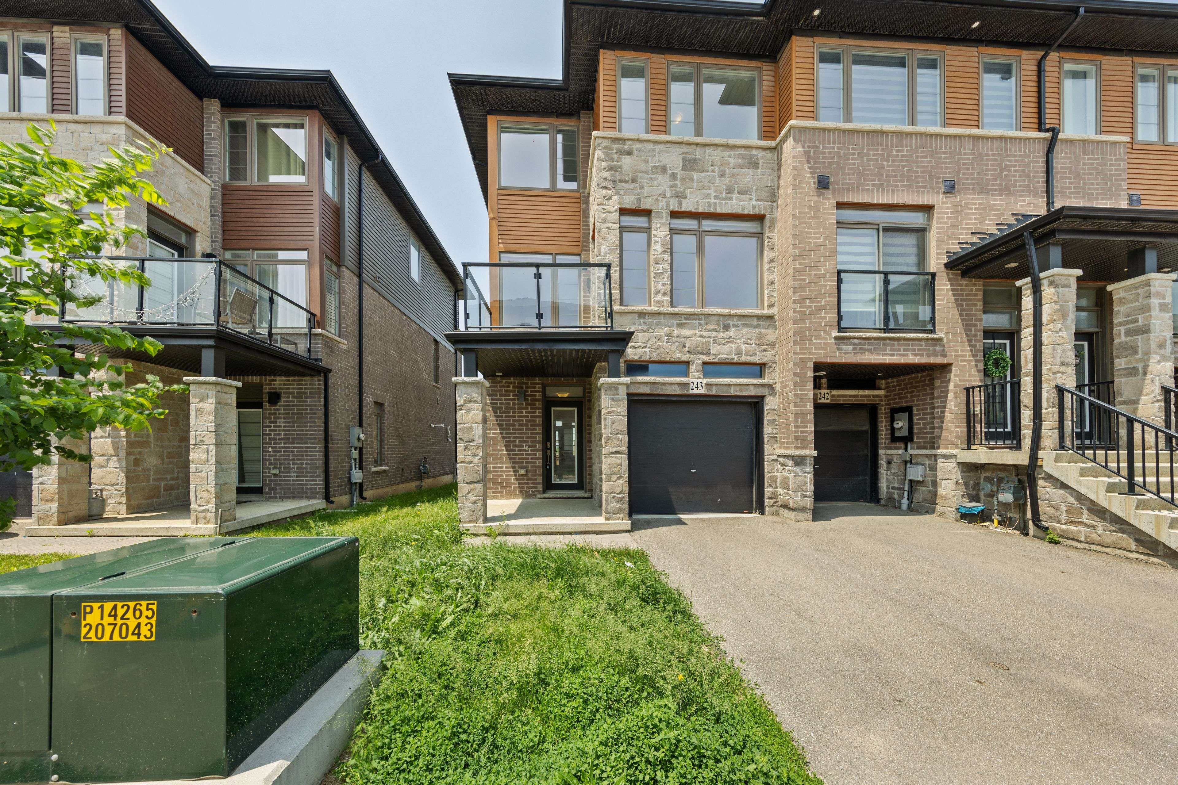Hamilton, ON L8J 0L8,30 Time Square BLVD #243