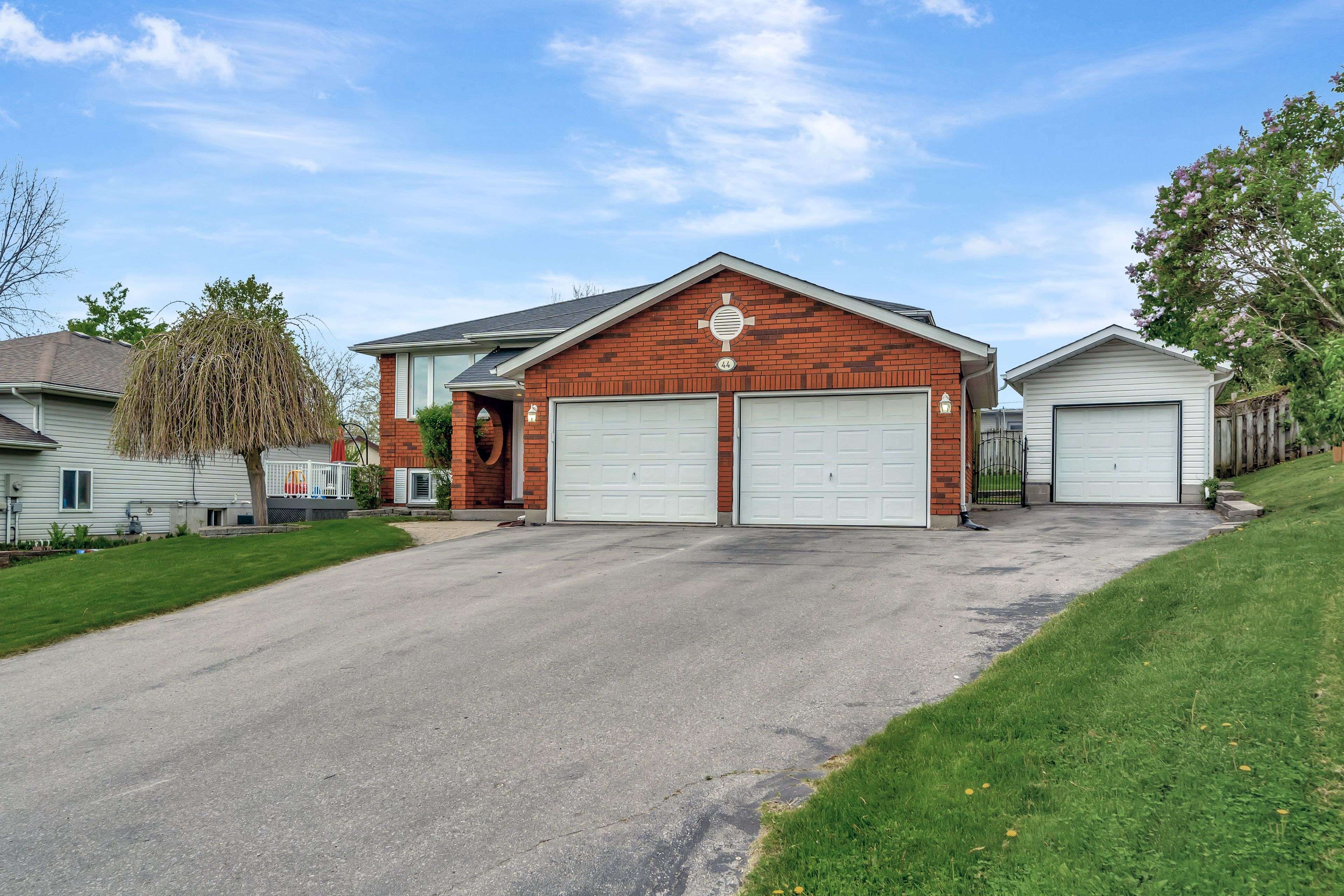 Quinte West, ON K8V 6M8,44 Bleeker AVE