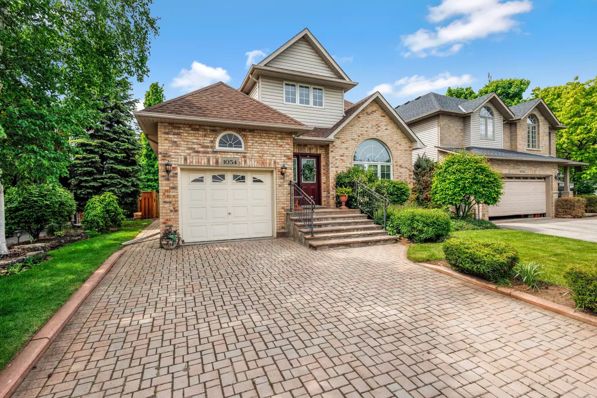 Burlington, ON L7S 2L1,1054 Augustus DR