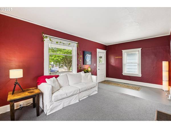 Portland, OR 97215,4415 SE SALMON ST