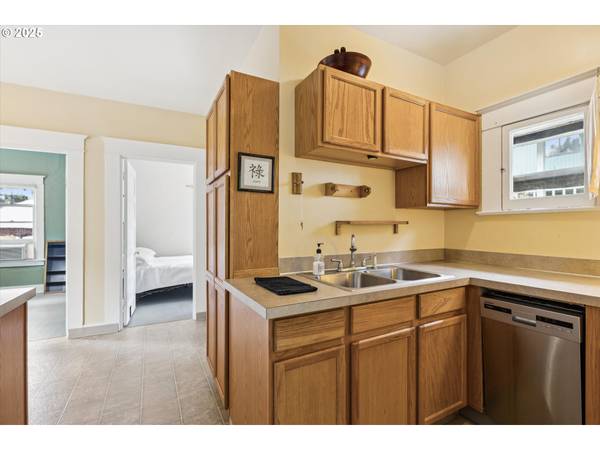 Portland, OR 97215,4415 SE SALMON ST