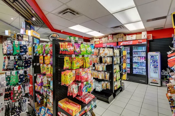 Calgary, AB T2P 3H3,321 6 AVE SW #224