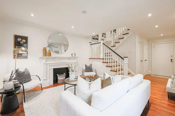 480 Oriole Pkwy #111, Toronto C03, ON M5P 2H8