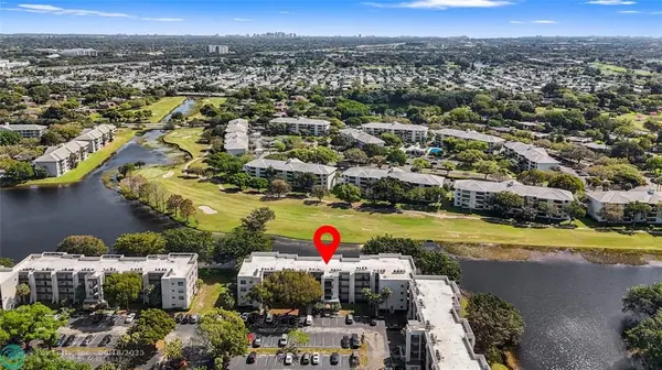 Davie, FL 33324,9230 Lagoon Pl #404