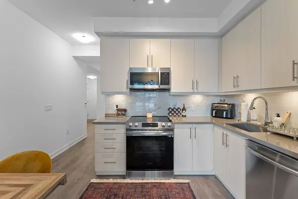 Richmond Hill, ON L4B 0H5,95 Oneida CRES #1004