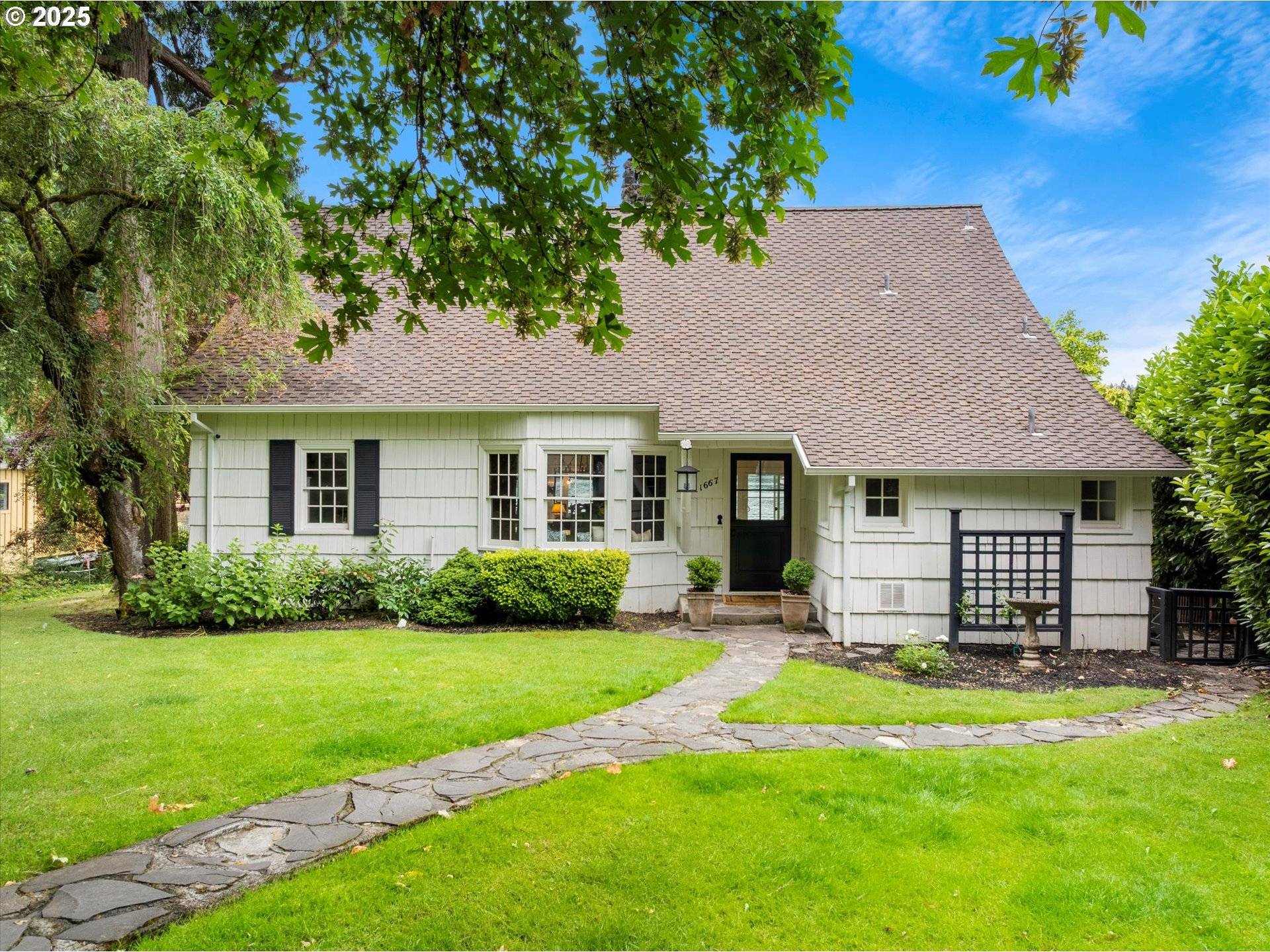 Lake Oswego, OR 97034,1667 LAKE FRONT RD