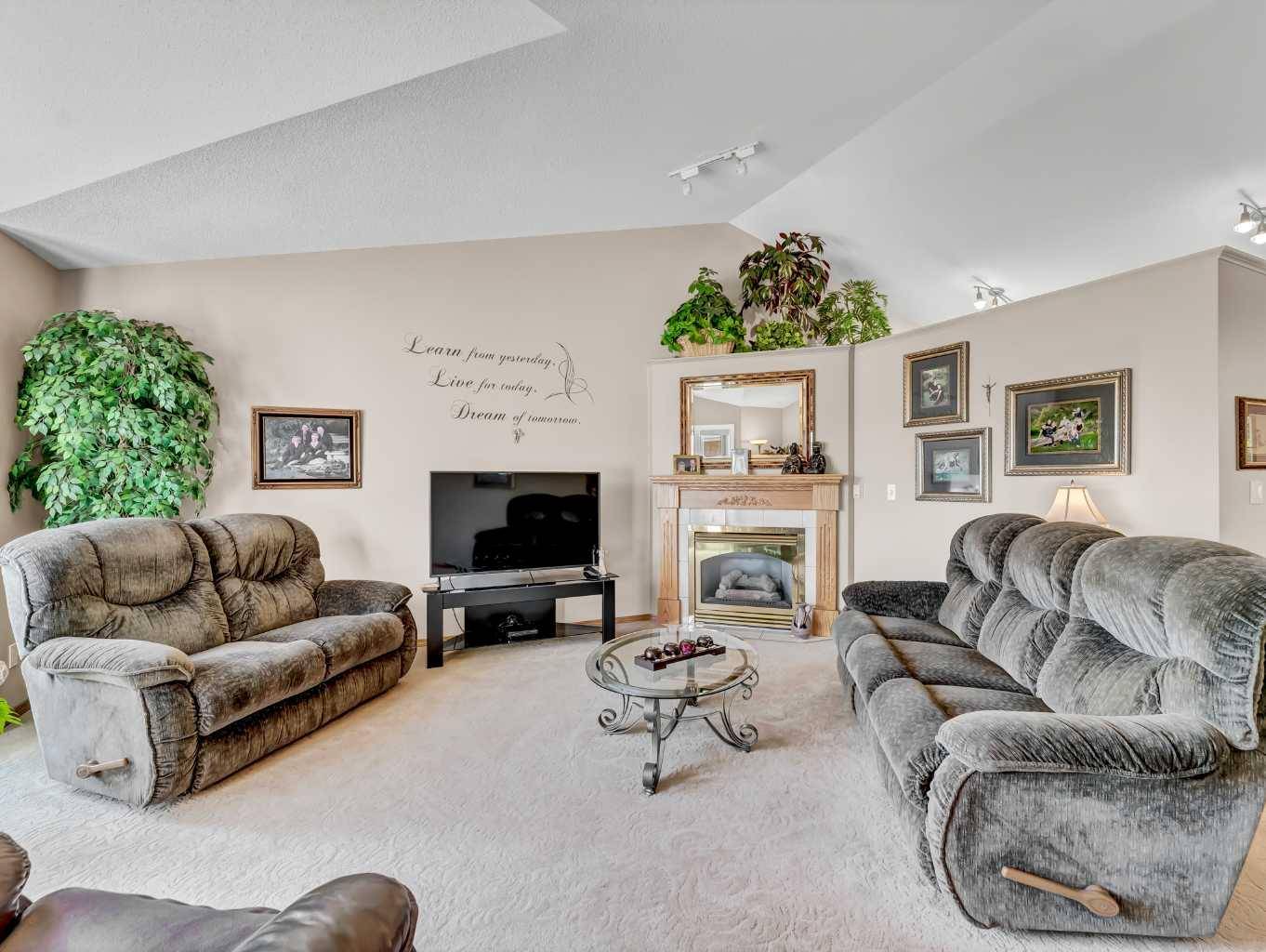 Medicine Hat, AB T1B 4C3,15 Park Meadows CT Southeast