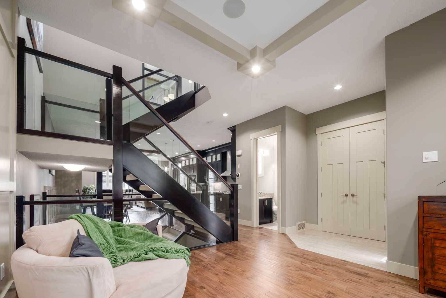 Calgary, AB T2M 1N4,465 22 AVE NW