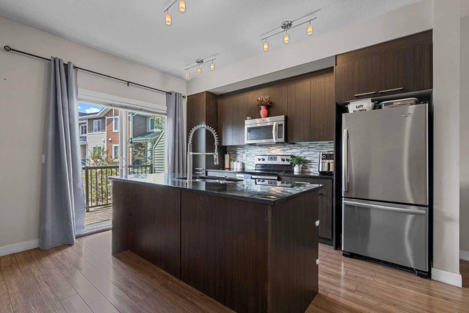 Chestermere, AB T1X 0P6,300 Marina DR #64