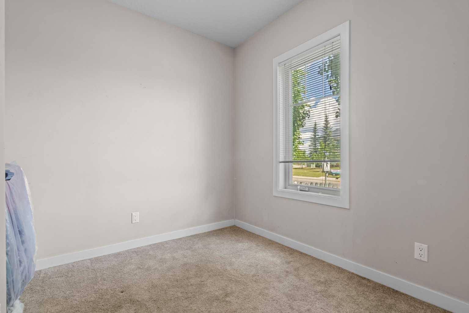 Chestermere, AB T1X 0P6,300 Marina DR #64