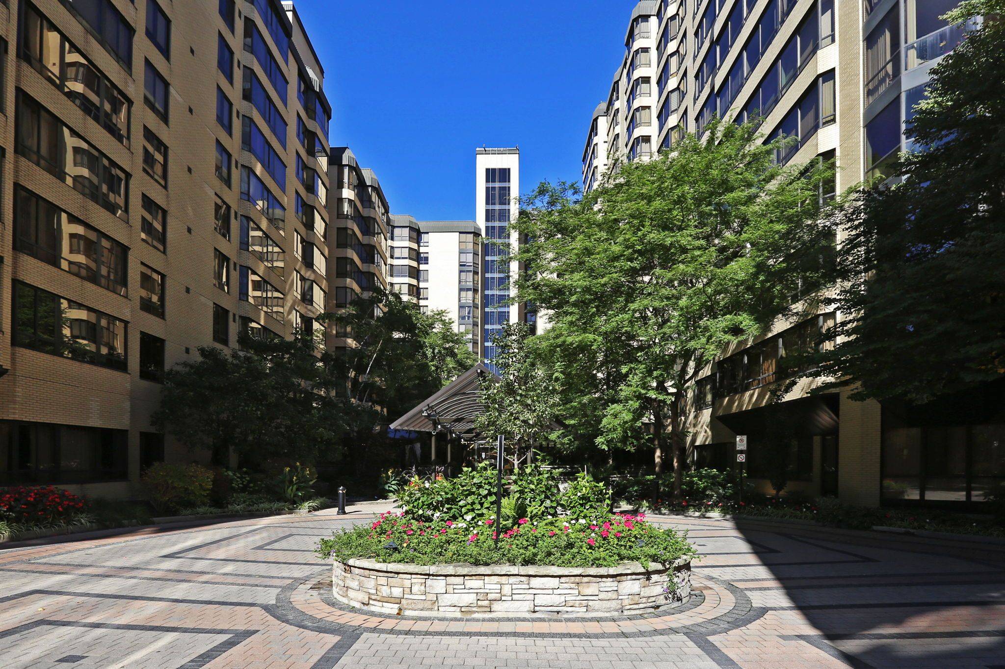 Toronto C01, ON M5T 2Y5,280 Simcoe ST #205