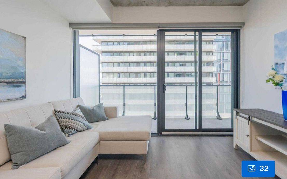 Toronto C10, ON M4P 1P9,161 Roehampton AVE #1107