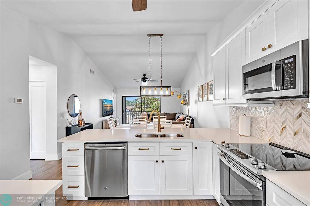 Boca Raton, FL 33433,22159 PALMS WAY  #205