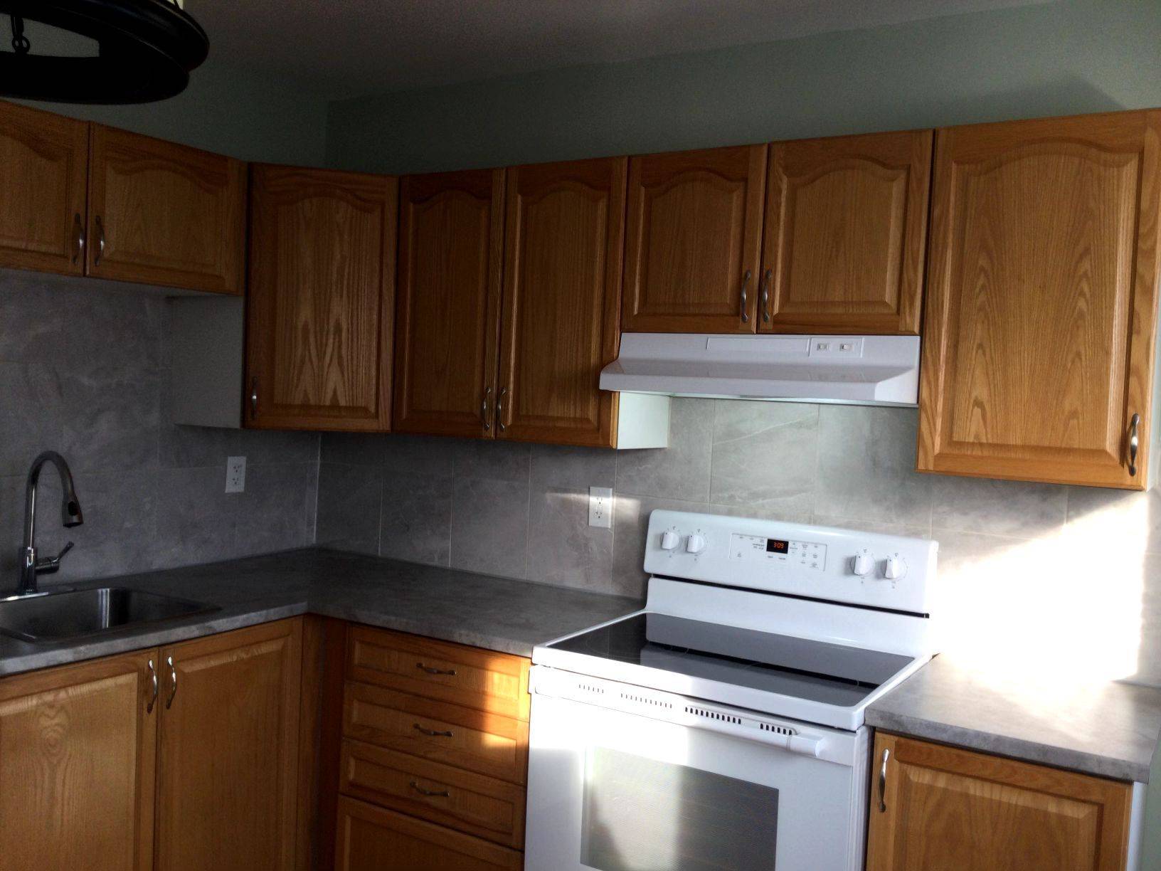 Bradford West Gwillimbury, ON L3Z 2B4,119 Barrie ST