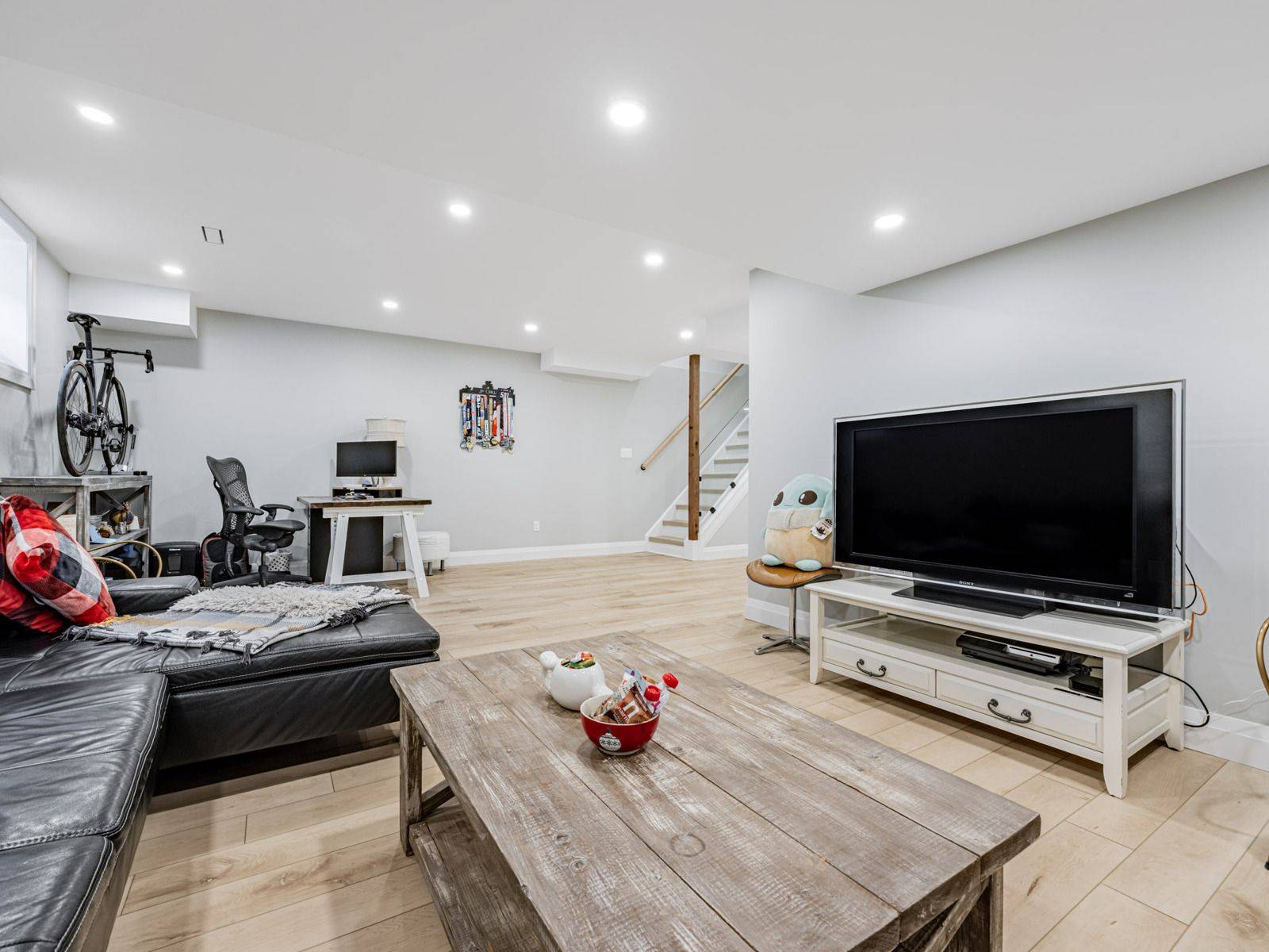 7 Harry Thornton LN, Uxbridge, ON L9P 0E9