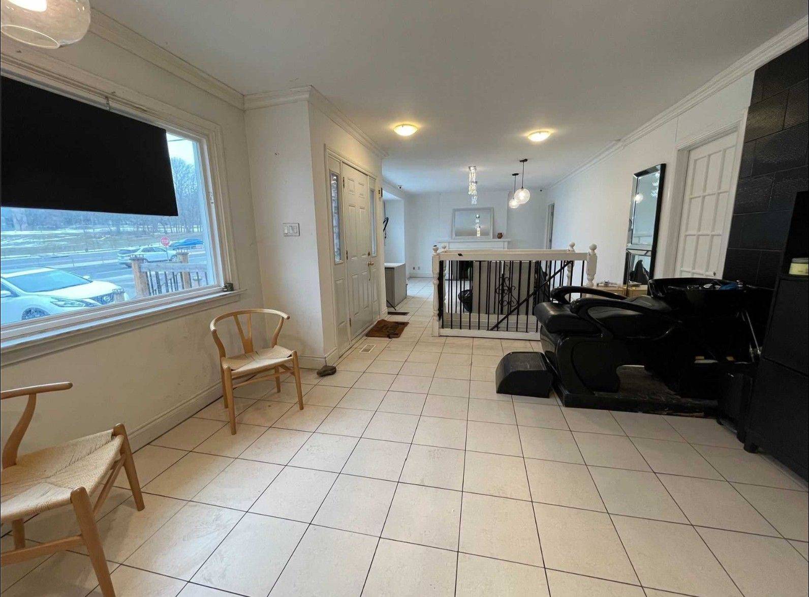Richmond Hill, ON L4C 1T9,9961 Yonge ST #Whole Main Floor