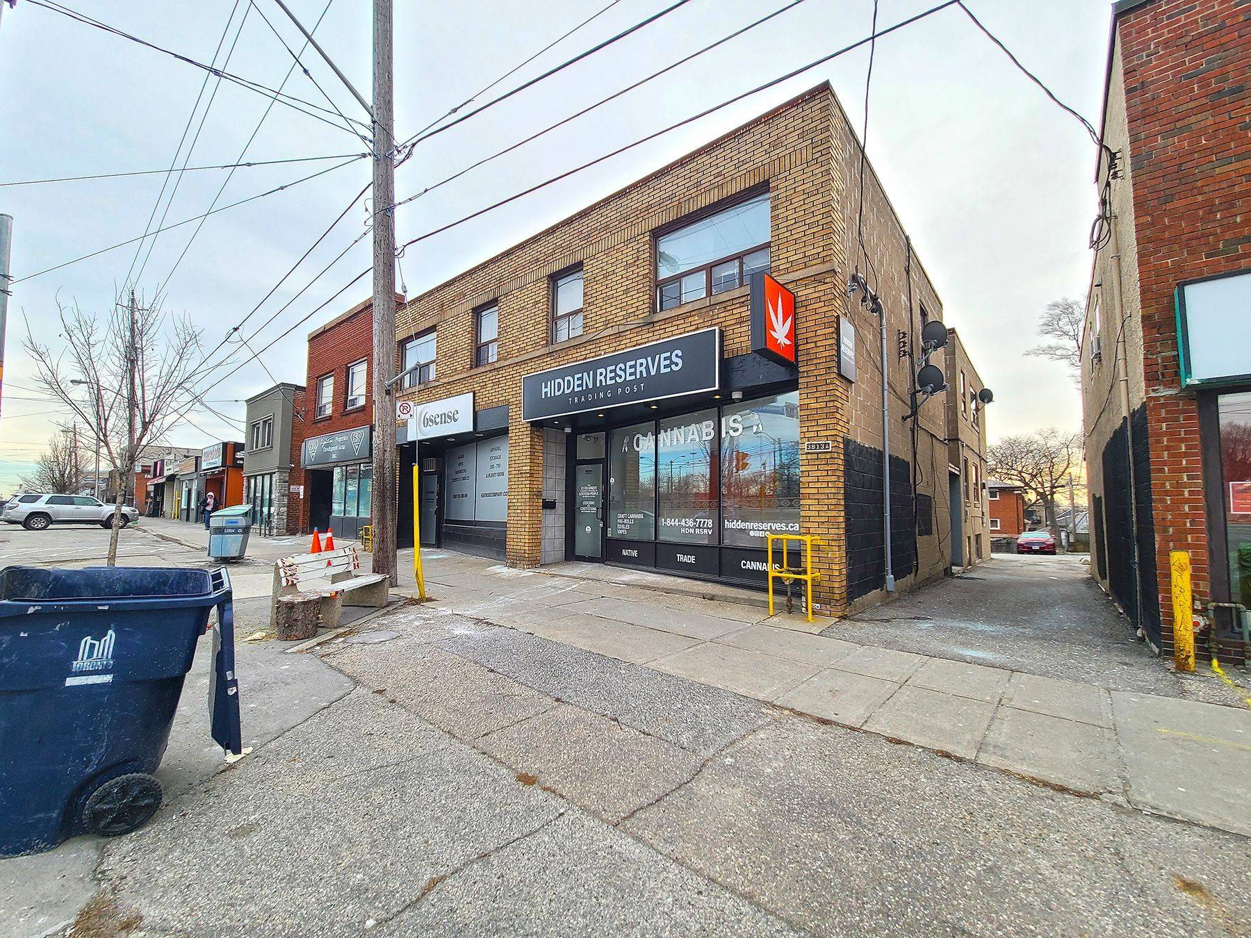 3813 Lake Shore BLVD W #retail, Toronto W06, ON M8W 1R2