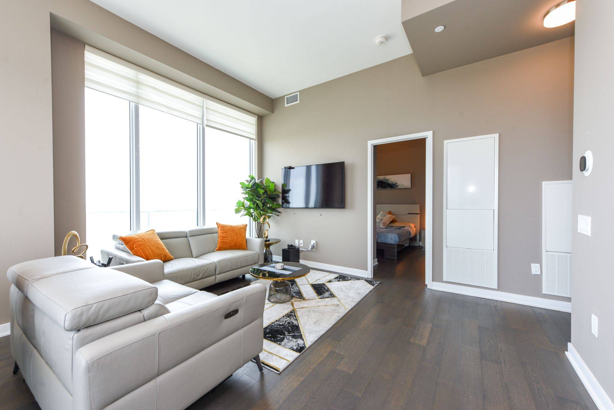 Mississauga, ON L5B 0M3,3900 Confederation Pkwy #5907