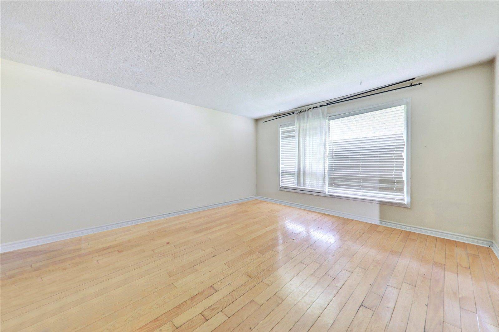 Mississauga, ON L5B 1V7,3215 Parkerhill RD