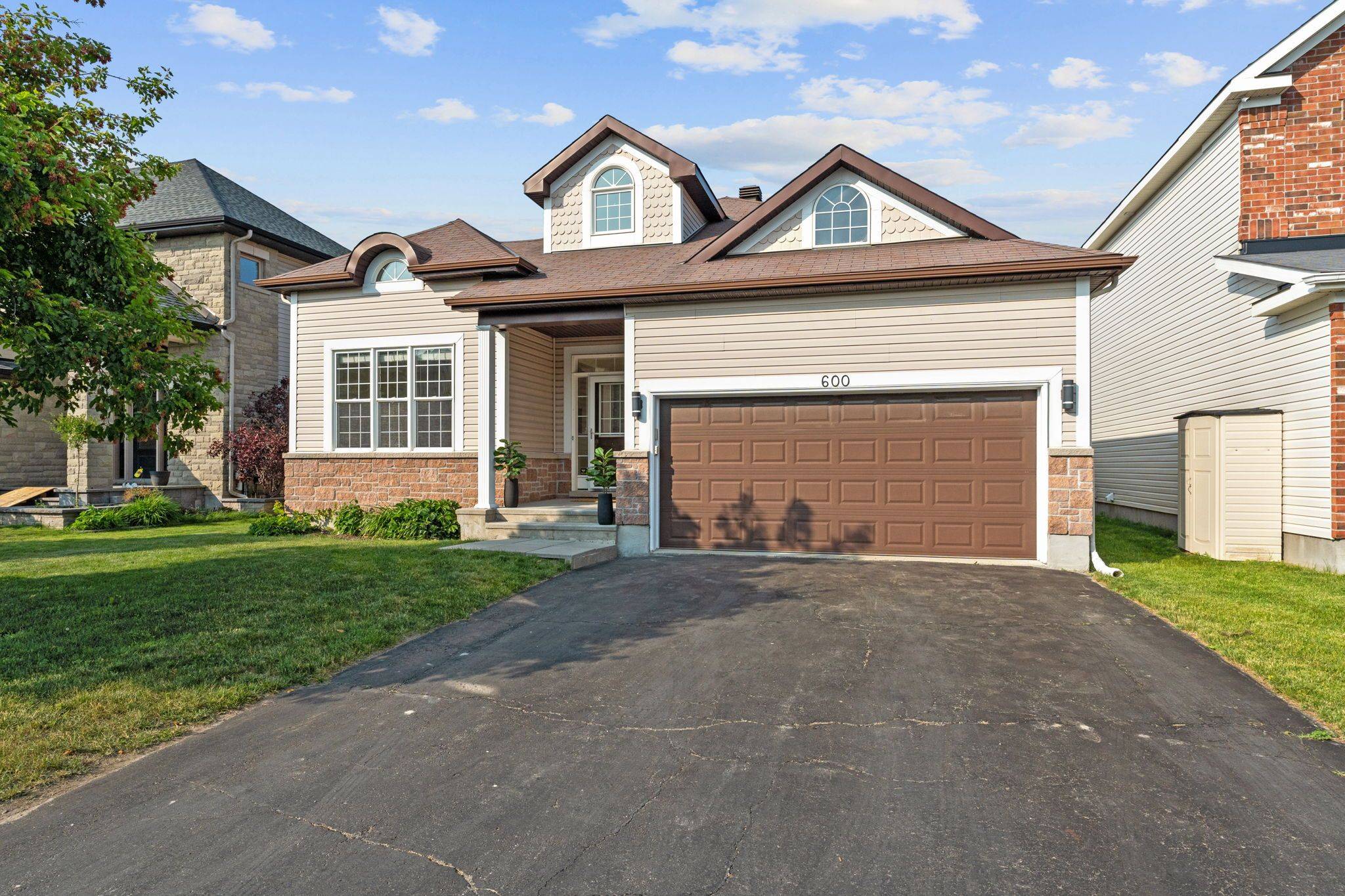 Barrhaven, ON K2J 0E1,600 Anjana CIR