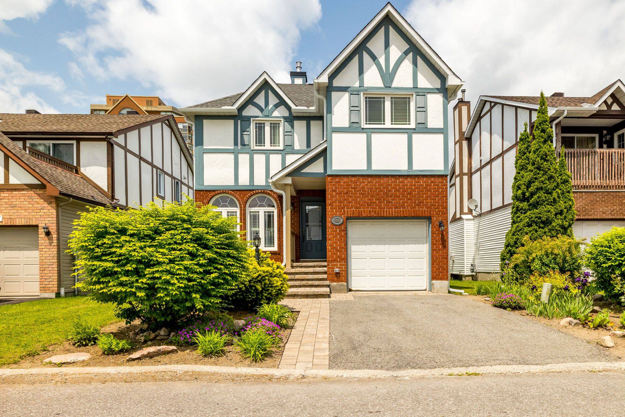 2751 Massicotte LN, Blossom Park - Airport And Area, ON K1T 3G9