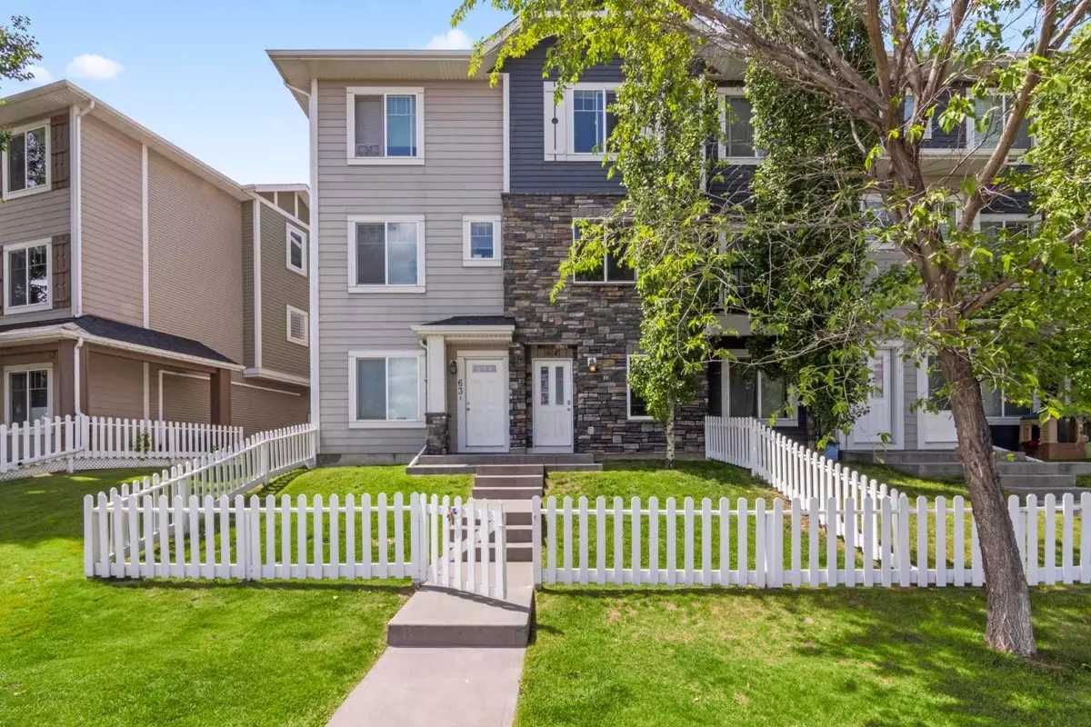 Chestermere, AB T1X 0P6,300 Marina DR #64