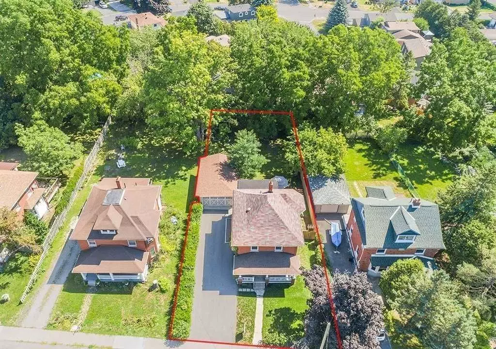 Bradford West Gwillimbury, ON L3Z 2B4,119 Barrie ST