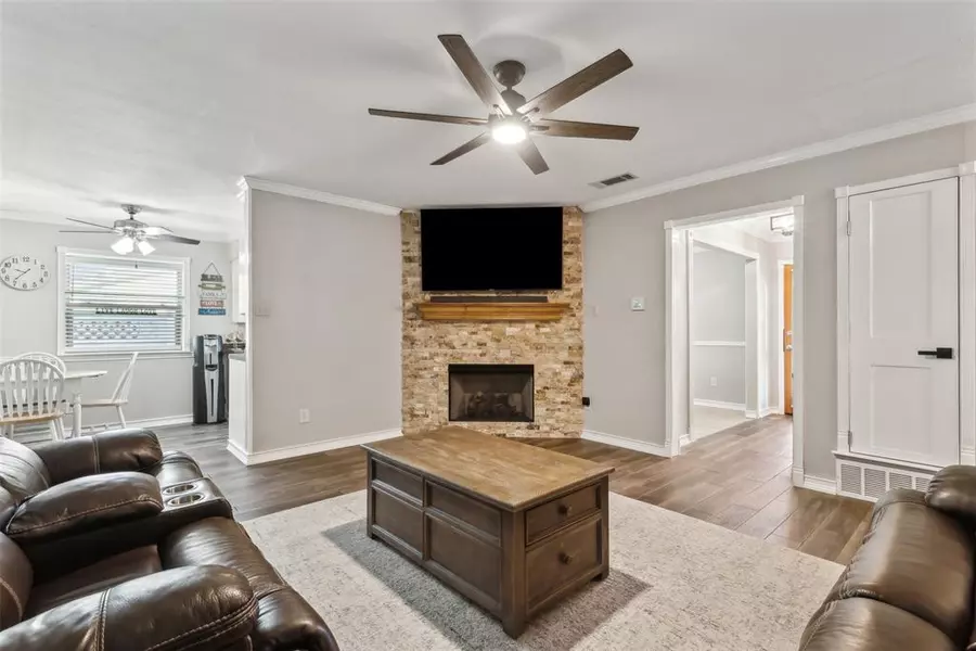 719 Blue Grass Drive, Dallas, TX 75211