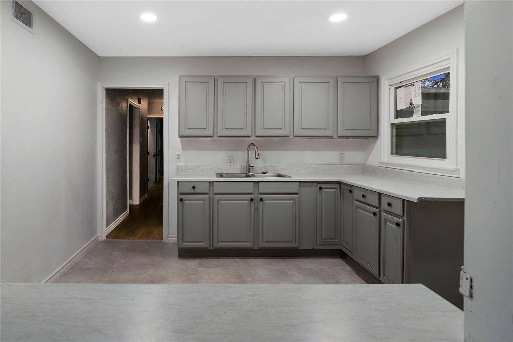 Dallas, TX 75216,4247 Summitt Ridge Drive