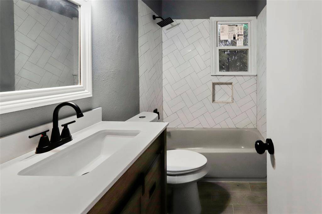 Dallas, TX 75216,4247 Summitt Ridge Drive