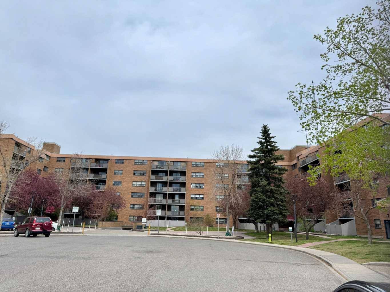 Calgary, AB T2E 7X3,30 Mchugh CT Northeast #622