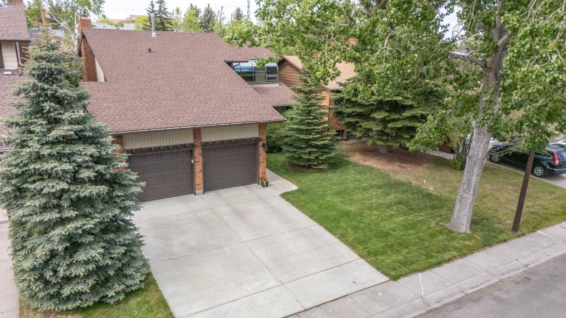 11 Edenwold PL Northwest, Calgary, AB T3A 3T7