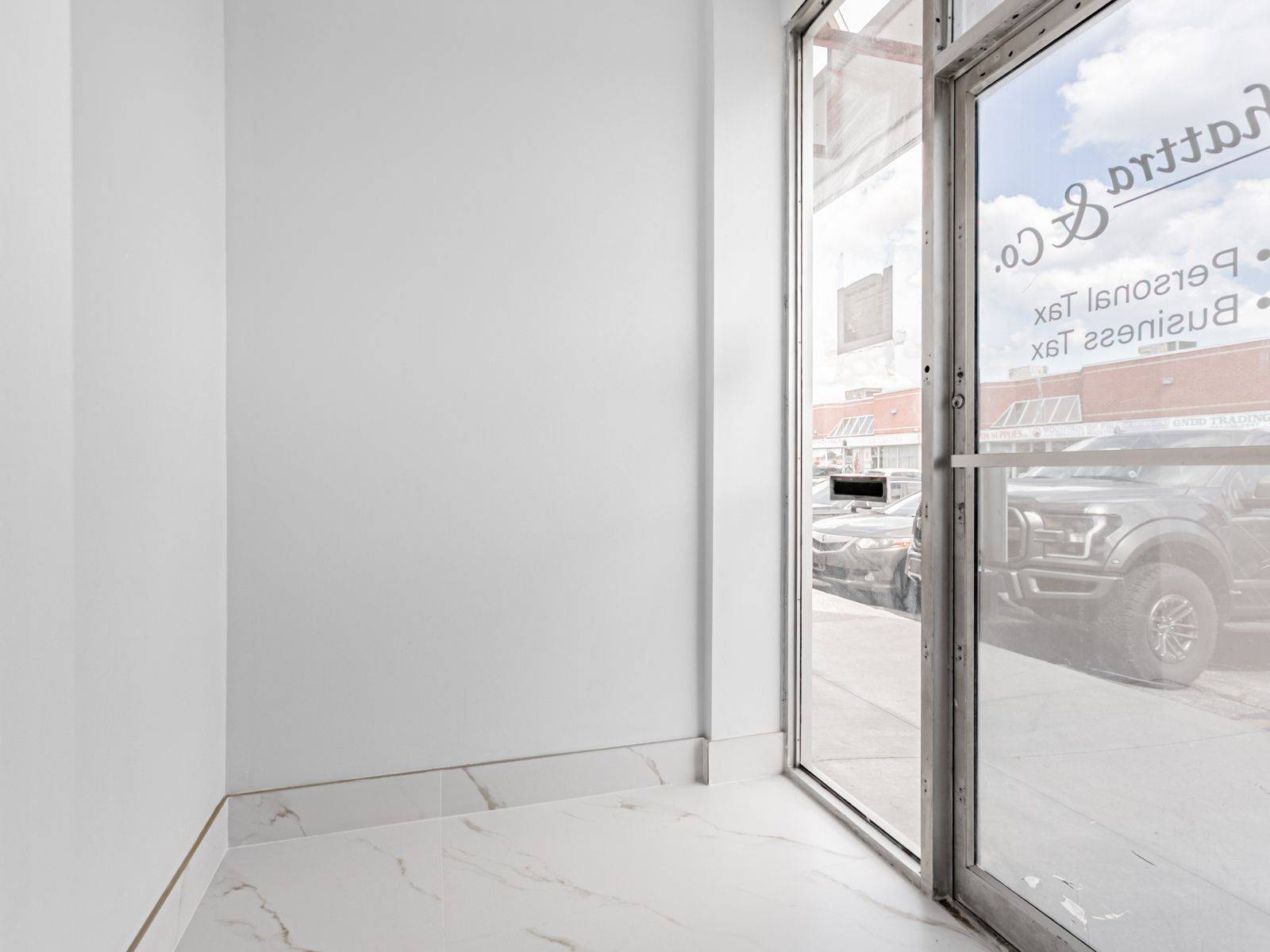 Brampton, ON L6T 4L6,2565 Steeles AVE E #26