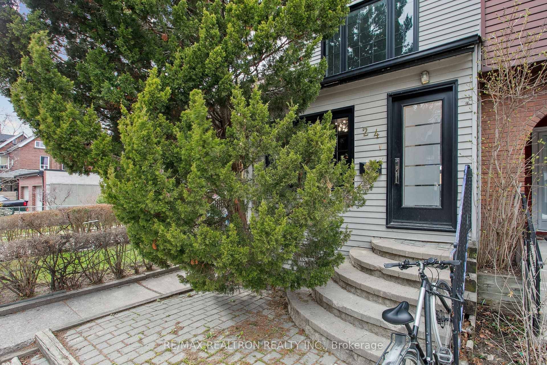 24 Marion ST, Toronto W01, ON M6R 1E5