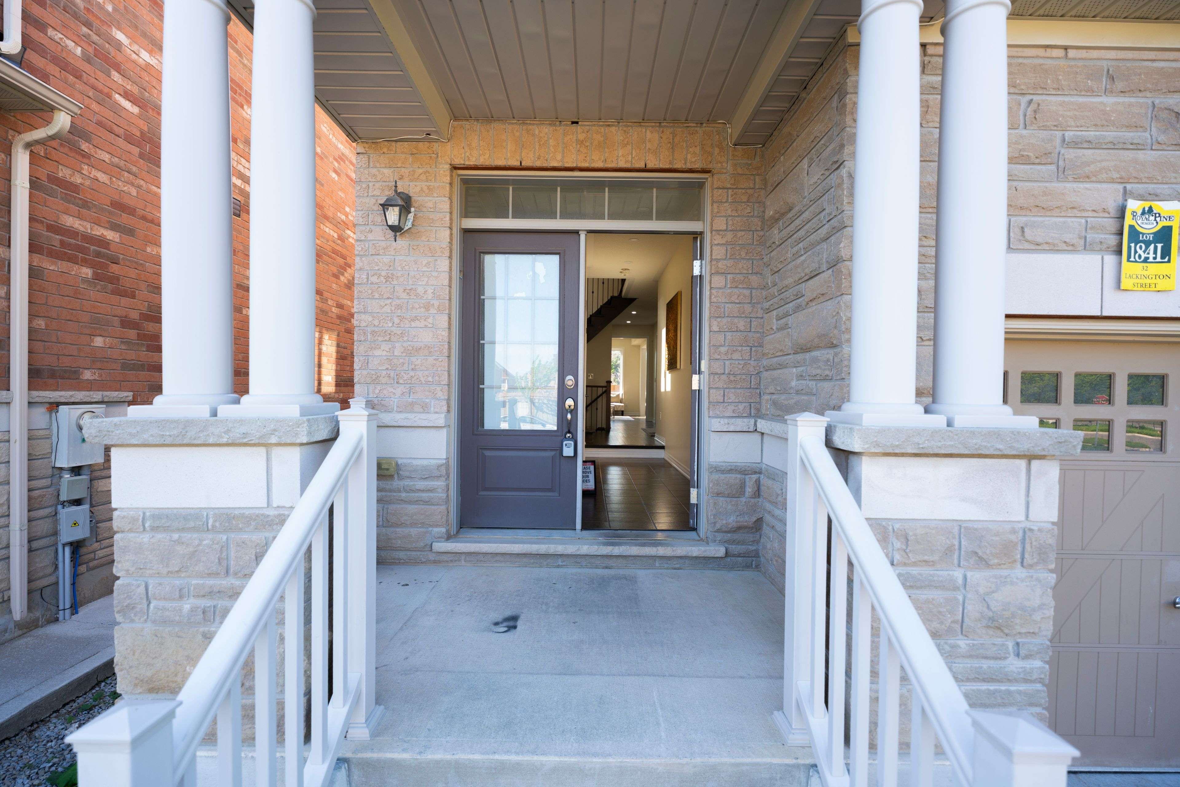 Brampton, ON L6X 5P1,32 Lackington ST