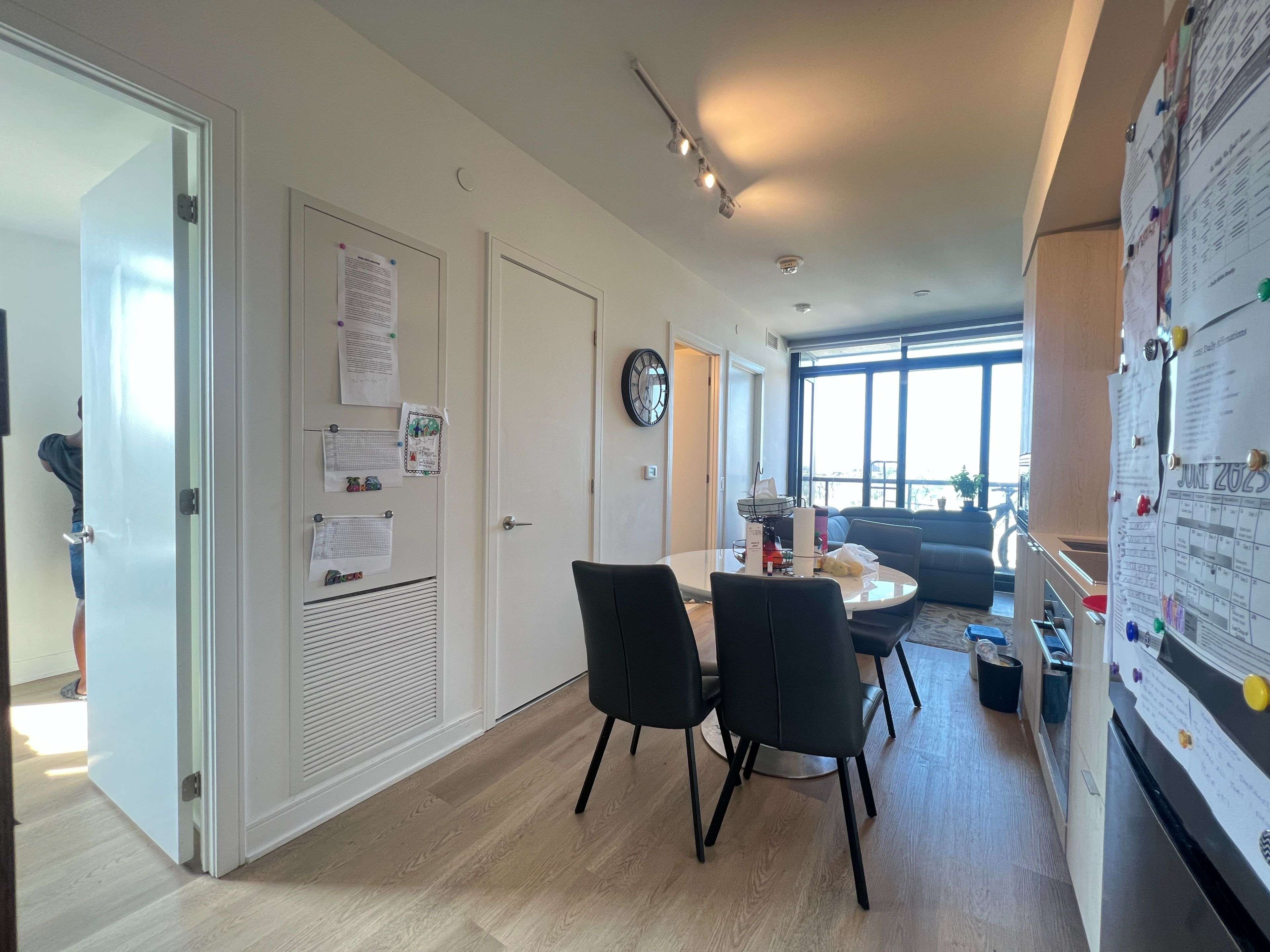 Mississauga, ON L5A 1W4,86 Dundas ST E #1404
