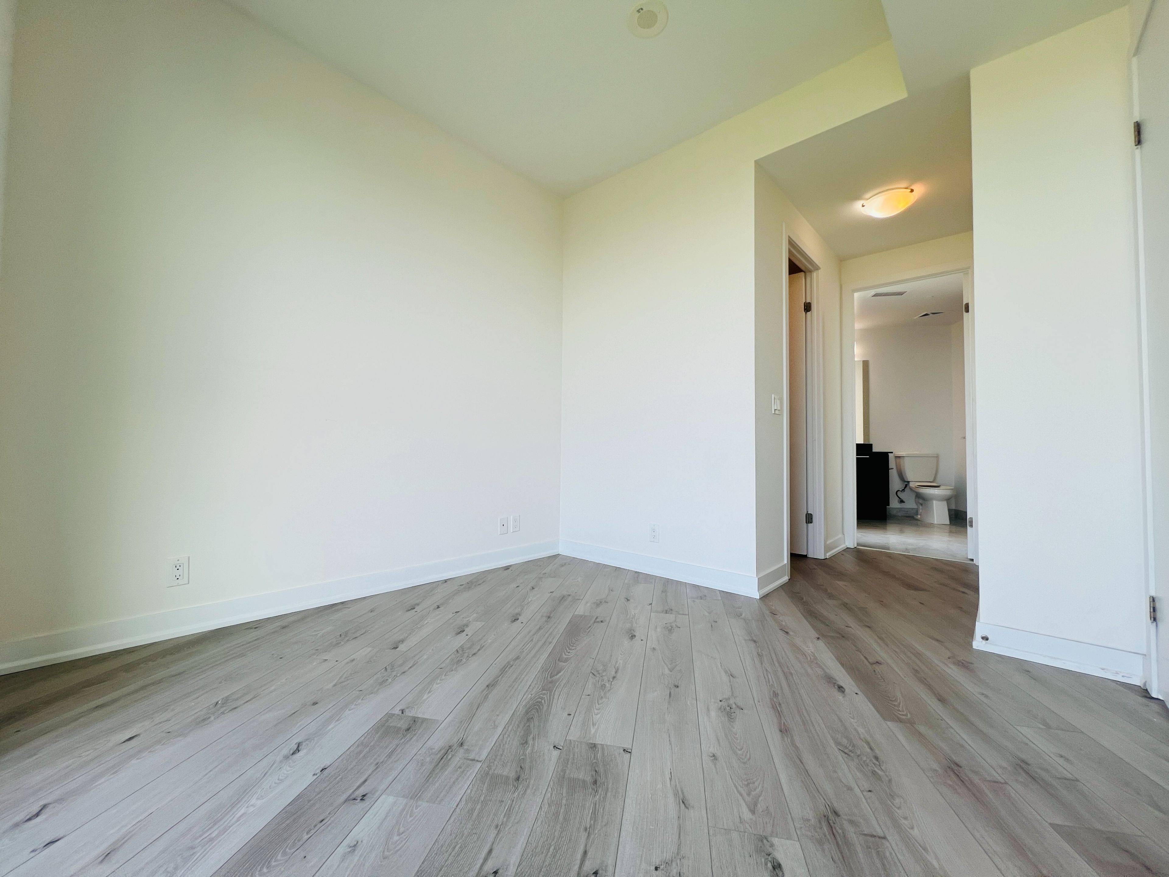 Toronto W06, ON M8V 0H9,10 Park Lawn RD #4204