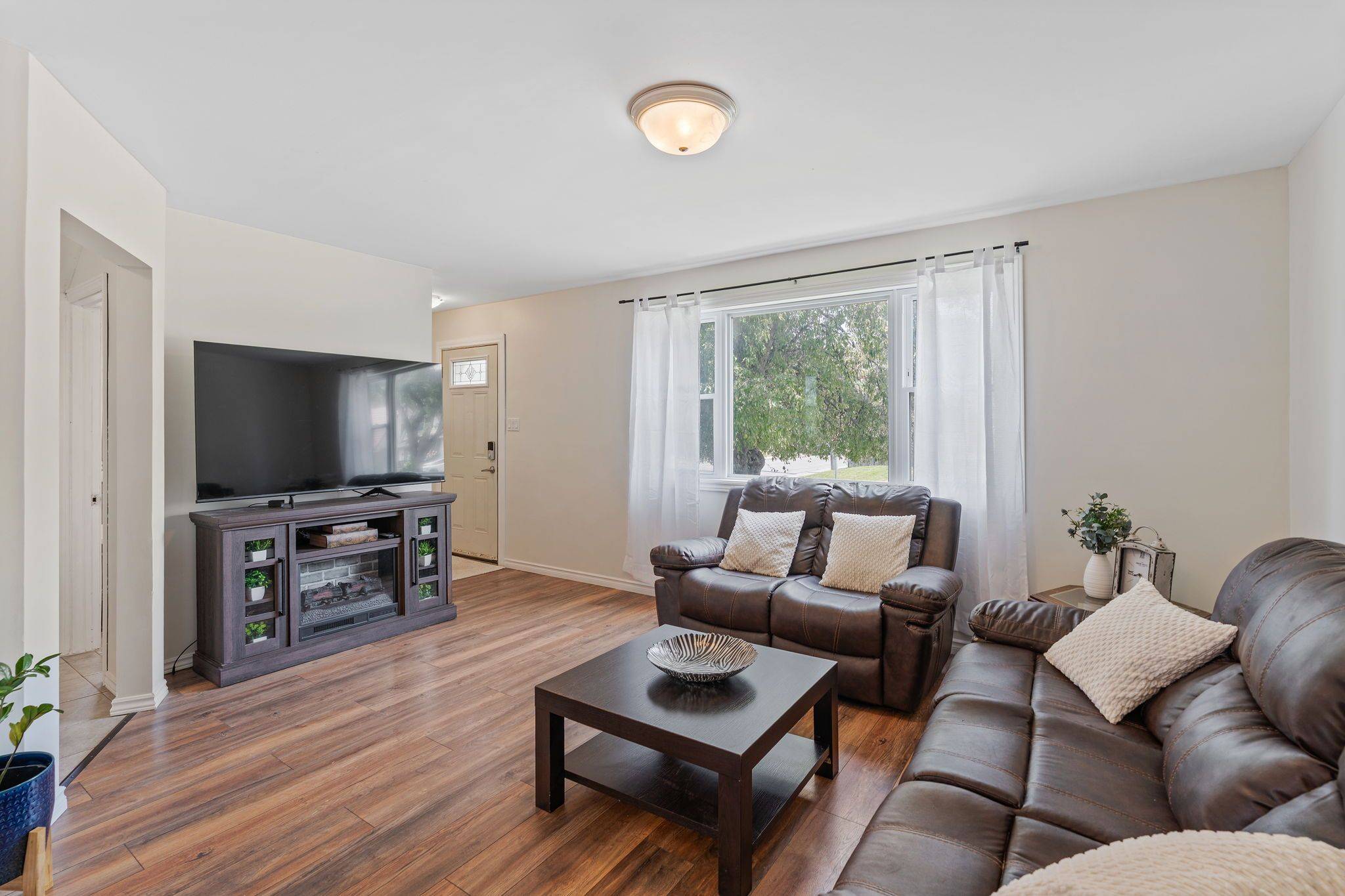 Hamilton, ON L8H 6H1,647 Brighton AVE